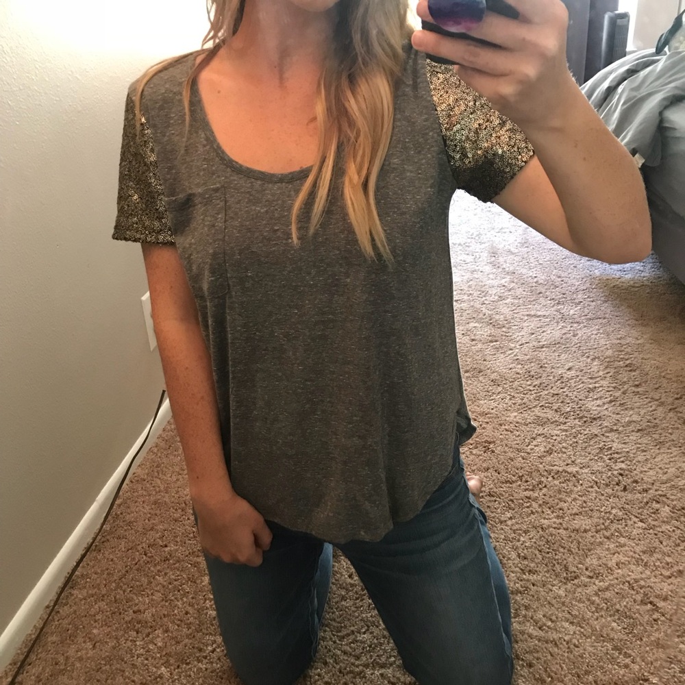 Sequenced sleeve high low top